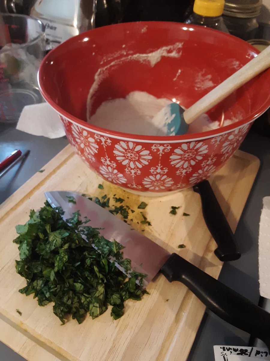 gransgardenseed's tweet photo. Fresh Herbs from the Garden, https://t.co/JFNp4ZNLDc 
I made sour dough basil bread. It turned out pretty good! Now I just need a better blade😁 
#herbs #HerbGardening https://t.co/bDZnBVBgVa