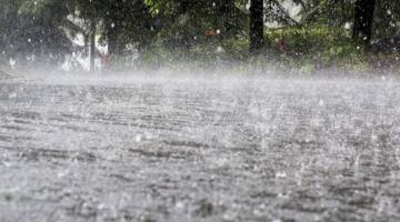 ChronicleZim's tweet photo. MOST parts of the country are set to receive normal to below normal 
rainfall over the forthcoming summer due to an El Nino phenomenon.https://t.co/WhD2Xk8Mft https://t.co/de6QXgrdnP