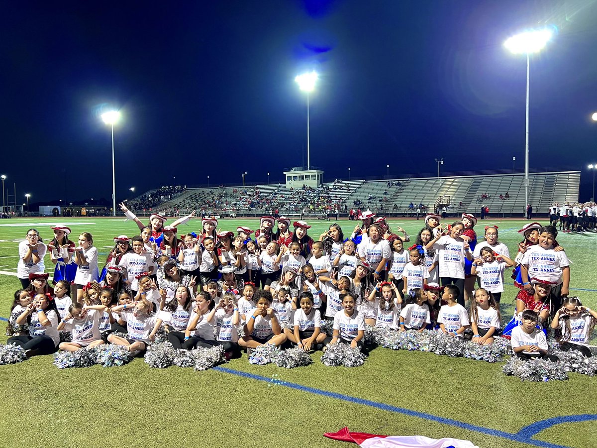 We had the best time dancing with all of our minis this past Friday! We hope to see you again soon 🫶🏽 #drillteam #shhs #texannes