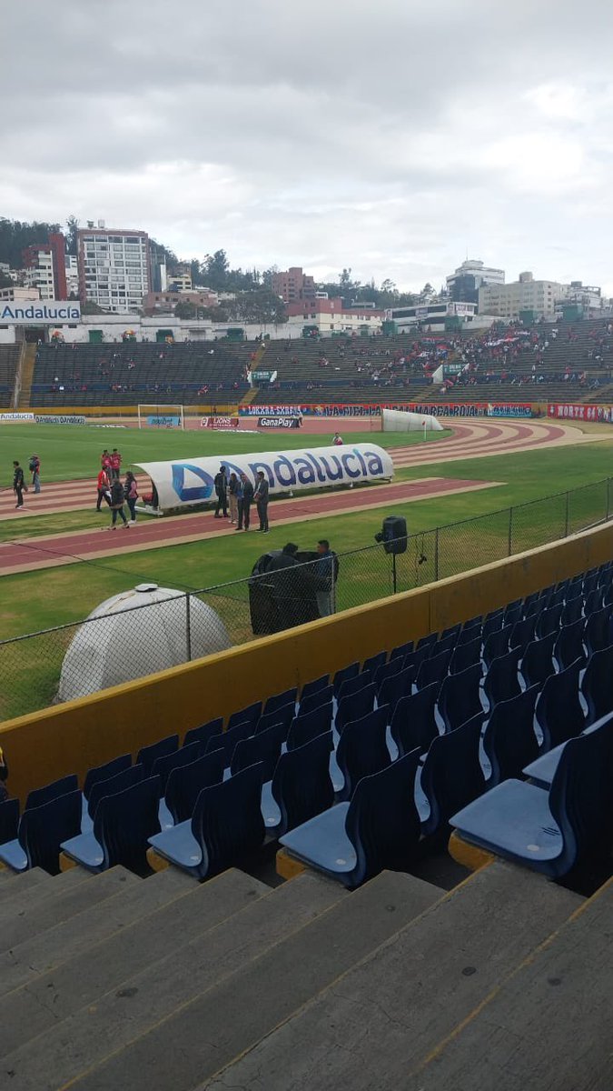 Vocero_Bitri's tweet photo. 🔴🔴Y QUE DECIR DE LA VIOLENCIA
👨🏻💻El furor del juego se queda en la cancha. Ayer una jornada triste, muy aparte del resultado. Lo sucedido con #JChala no fue el único hecho. En palco también hubo novedades de hinchas con familiares y personal administrativo que se enfrentaron… https://t.co/lMt2Ih3w9t