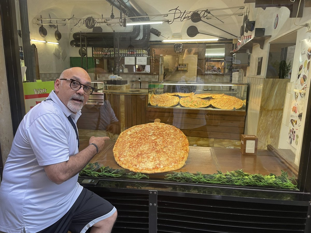 ChefFeker's tweet photo. Iโm loving the culture that surrounds Siena! ๐ฎ๐น #WhenInItaly https://t.co/QdC6Yc1Rp5