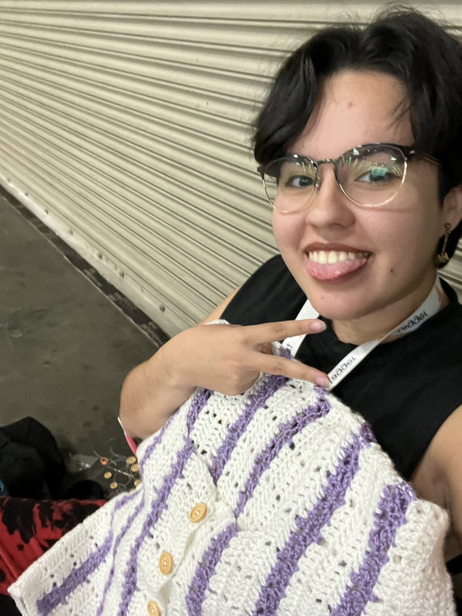 BuniBee8's tweet photo. AHHHHHHHHHHHHHHHHHHHHHHHHHHHHHHHHHHHHHHH
I got to meet the boo and dropped off theirs and Aimseys gifts, in their respective boxes ofc. Does this count as #ranboofanart and #aimseyfanart ? I can’t draw but I can crochet! And it’s inspired by them, more below!
#VIDCONBLT https://t.co/XkmW5P6Y1q