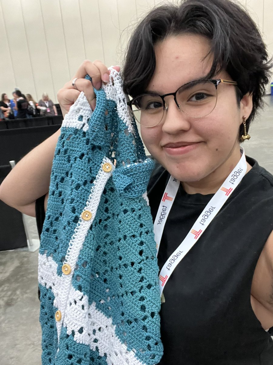 BuniBee8's tweet photo. AHHHHHHHHHHHHHHHHHHHHHHHHHHHHHHHHHHHHHHH
I got to meet the boo and dropped off theirs and Aimseys gifts, in their respective boxes ofc. Does this count as #ranboofanart and #aimseyfanart ? I can’t draw but I can crochet! And it’s inspired by them, more below!
#VIDCONBLT https://t.co/XkmW5P6Y1q