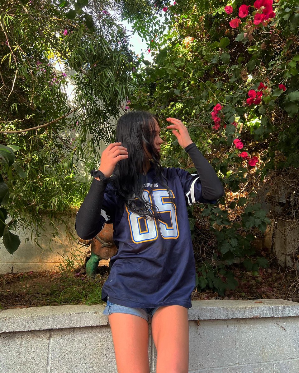 skylartrinity_'s tweet photo. let’s gooo chargers ⚡️⚡️ https://t.co/49VoaSmC2n
