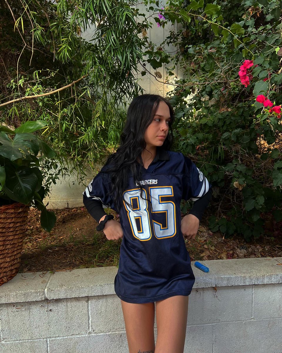 skylartrinity_'s tweet photo. let’s gooo chargers ⚡️⚡️ https://t.co/49VoaSmC2n