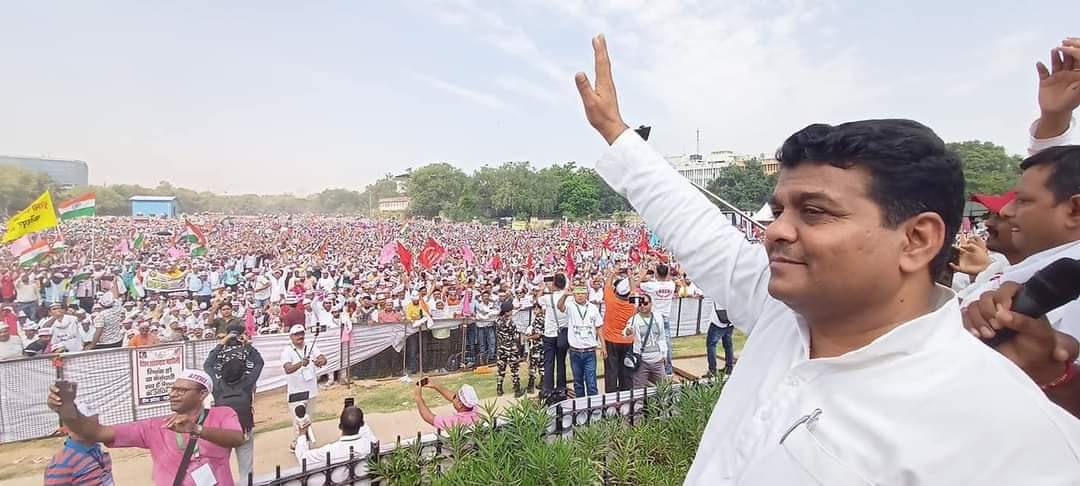 Sandeep79383584's tweet photo. @baiswar_vikas @ChVenkatachalam #RestoreOldPension
#NPSनिजीकरणभारतछोड़ो
#RestoreOPS
#VoteforOPS https://t.co/wrm54LVmb4