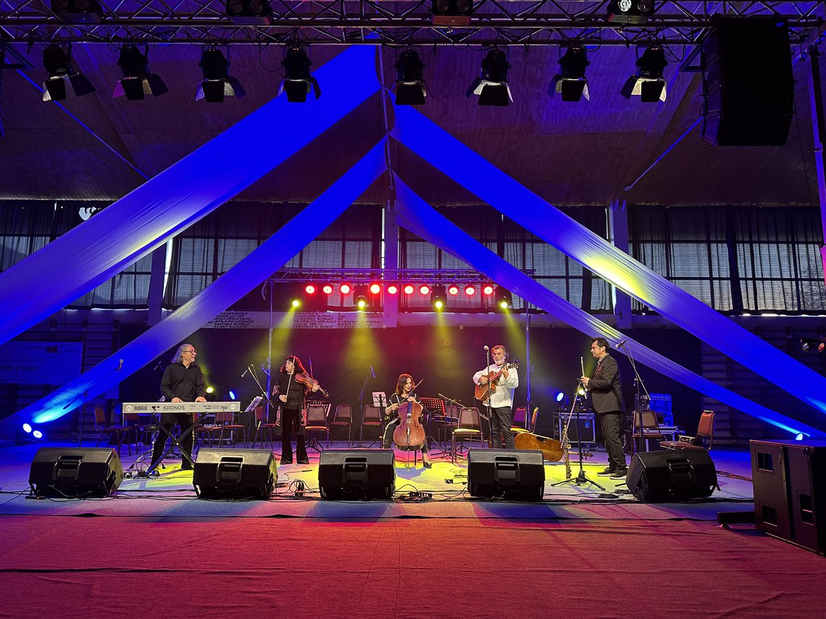 Una mágica jornada se vivió en #PuntaArenas en la Inauguración del Festival de las Ciencias 2023 <a href="/min_ciencia/">Ministerio de Ciencia</a> @SeremiCienciaAu 🌌🌊🐋 Pabellón inmersivo, charlas, talleres astronómicos y exposiciones para finalizar con un viaje a la Isla Grande de Chiloé junto a la banda Bordemar