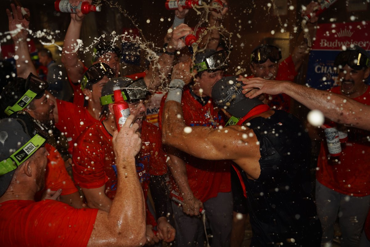 MLB's tweet photo. Partying in October has become a habit in Houston. #CLINCHED https://t.co/XLn1hQIXHY