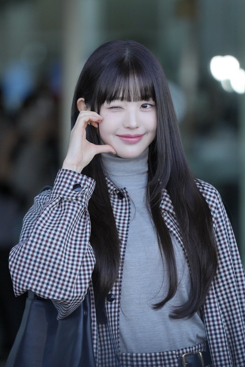 Ayano_WonYoung's tweet photo. 오랜만에 공항~

러블리 미우미우걸~❤️

#MiuMiu
#MiuMiuSS24

#IZONE #IVE #원영 #장원영 #ウォニョン #WONYOUNG #갓기 https://t.co/KDWC0yo5s6
