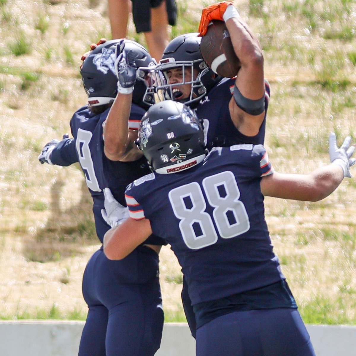 MinesFootball's tweet photo. Week 5 📸 

#HelluvaEngineer⚒ https://t.co/5NEwNw8xzB