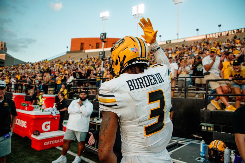 mizkris18's tweet photo. -Dennis Gates won 25 games and a tournament game in year one

-Our football team is 5-0 and in the Top 25 

-We have the number one basketball recruiting class in the entire country 

-We have the number one football recruit committed in the entire country https://t.co/h2vaqLc1ss