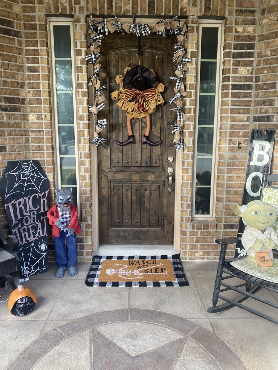 CoachFox8's tweet photo. It’s October 🎃👻🧡 https://t.co/pLd4HwHeS0