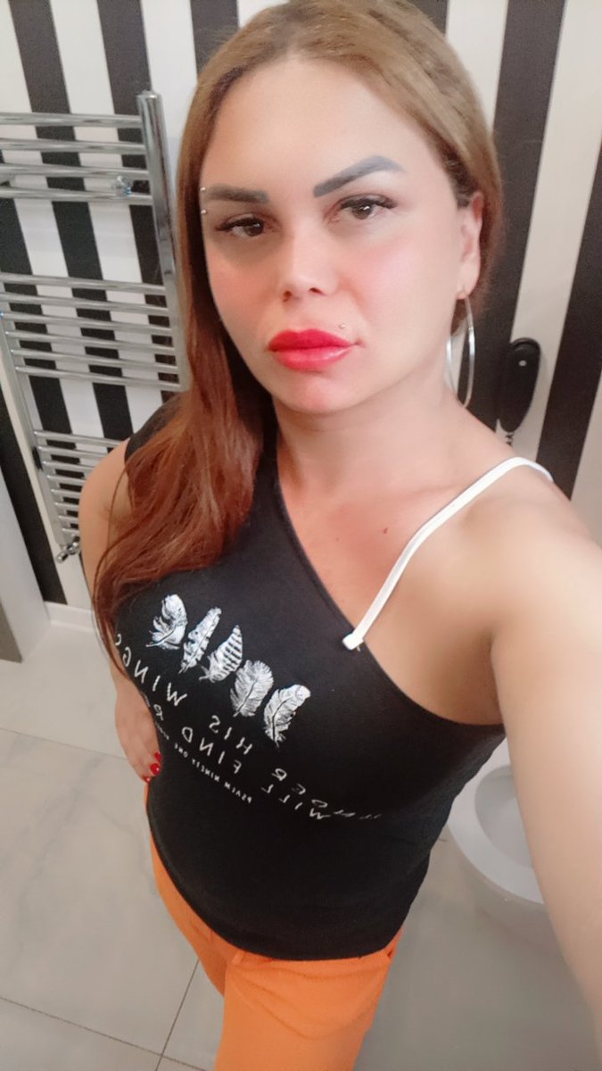 Hay hay , hadi ayıralım yolları 
Bay bay, 
Nasıl unuturuz o günleri hay hay
Şimdi tamam ama sonrasında hep vay, hep vay
#kadikoytraveﬅi 
0541_713_17_46