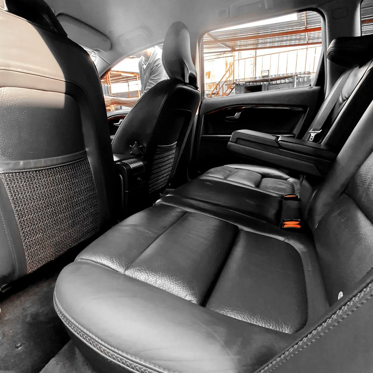 DuckmanAuto's tweet photo. Revitalize Your #Volvo XC70's #Interior with our Immaculate #Detailing! 🚗✨

Experience a cabin that exudes #luxury and comfort with our expert interior detailing services. From a spotless cleanliness to plush leather seat #restoration, we leave no detail untouched. https://t.co/yi9EFp07y1