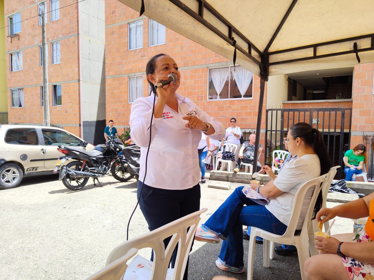 shirleyortizos2's tweet image. #Itagüi compartimos nuestra prop en la Urb Villa Eloísa 320  V entregadas y nos alegra recibir el apoyo de los amigos para la #ConstrucciónFuturoSocial #mais  #aico 3 #diegotorresalcalde✌️ @DiegoTItagui