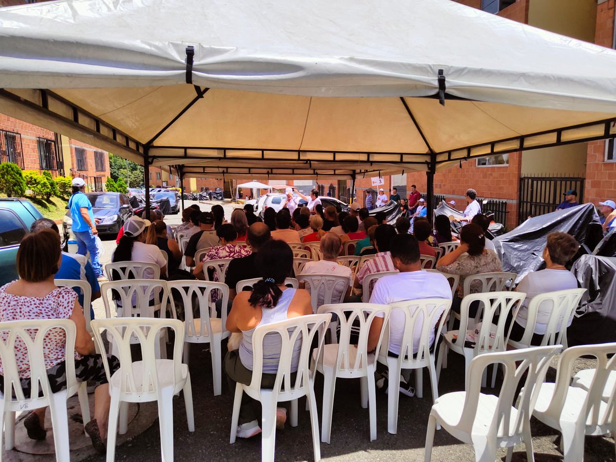 shirleyortizos2's tweet image. #Itagüi compartimos nuestra prop en la Urb Villa Eloísa 320  V entregadas y nos alegra recibir el apoyo de los amigos para la #ConstrucciónFuturoSocial #mais  #aico 3 #diegotorresalcalde✌️ @DiegoTItagui