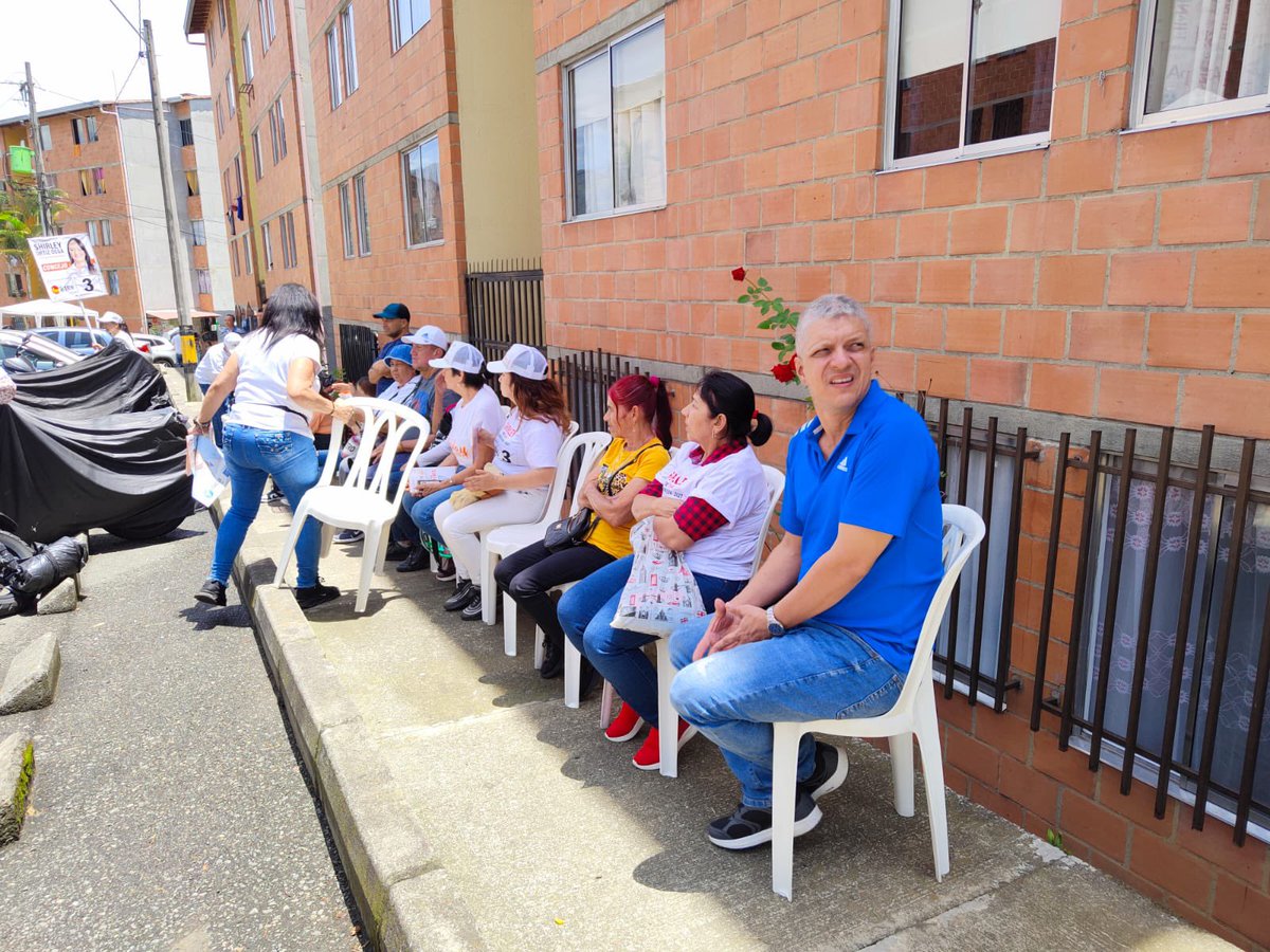 shirleyortizos2's tweet image. #Itagüi compartimos nuestra prop en la Urb Villa Eloísa 320  V entregadas y nos alegra recibir el apoyo de los amigos para la #ConstrucciónFuturoSocial #mais  #aico 3 #diegotorresalcalde✌️ @DiegoTItagui