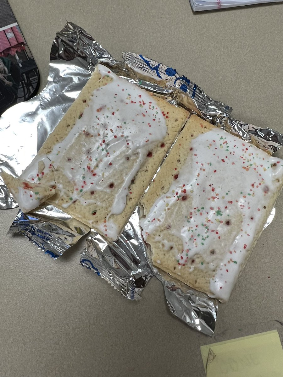 ckidso's tweet photo. @PopTartsUS this is the absolute poorest pop tart I have ever seen. And I’ve eaten a LOT of pop tarts in my life…. Disappointed to say the least. https://t.co/0NNpK8DbR5