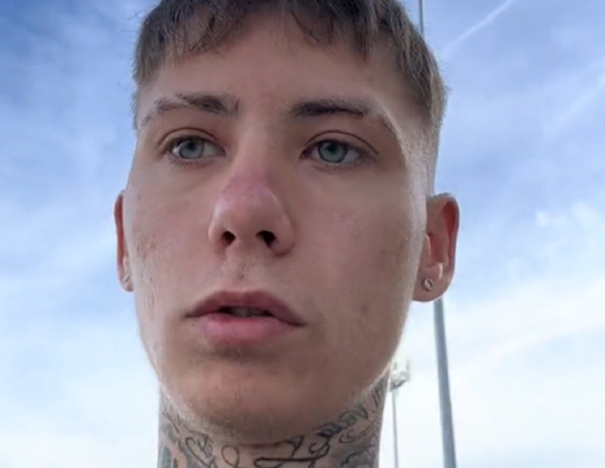 NARBONA TODAY
Núñez Feijoo: “Como Nano, yo también soy un pluriempleado y no alardeo de ello”

Núñez Feijoo ha realizado una breve declaración a este corresponsal en la Carrera de San Jerónimo, poco antes de subirse a su coche oficial. “No entiendo el revuelo que se ha montado