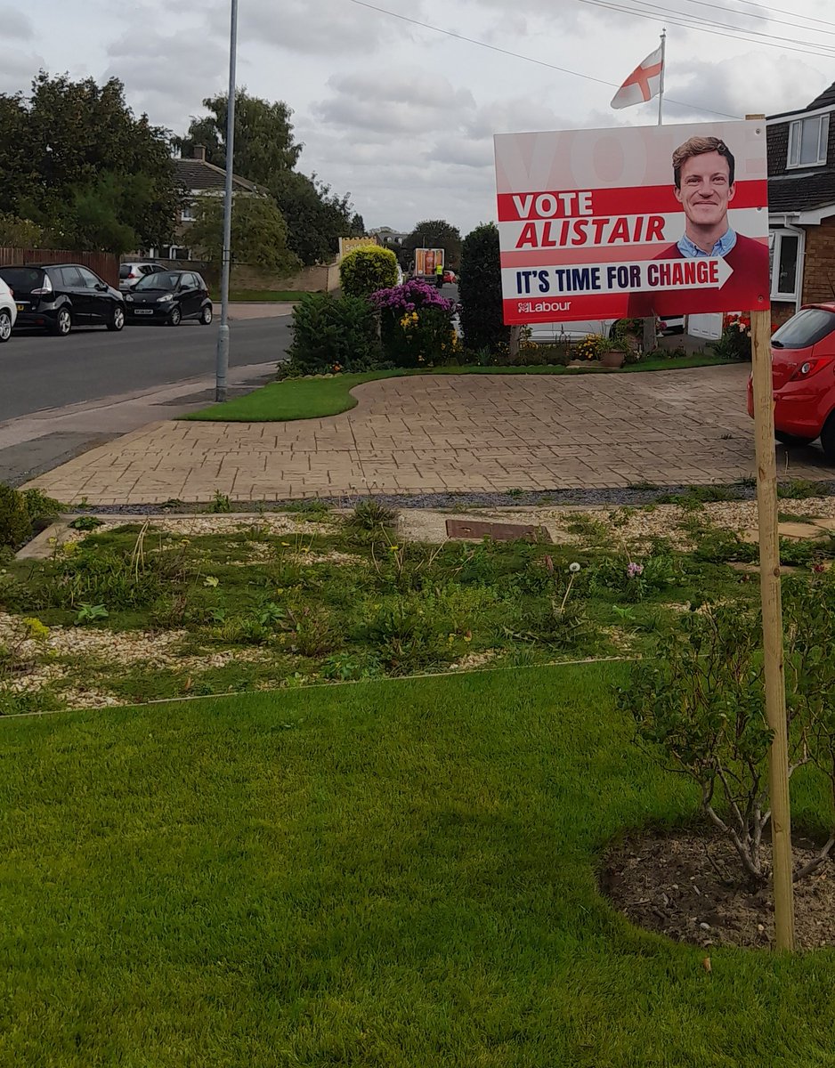 MatthewKWright's tweet photo. Great to be in Mid Beds for some Stakes on Sunday.
The choice on October 19th couldn't be any clearer:
More of the same with the Tories/Lib Dems
-or-
Time for Change with @alistrathern πΉ
#TeamStake #LabourGain https://t.co/nyaWpqKgXF