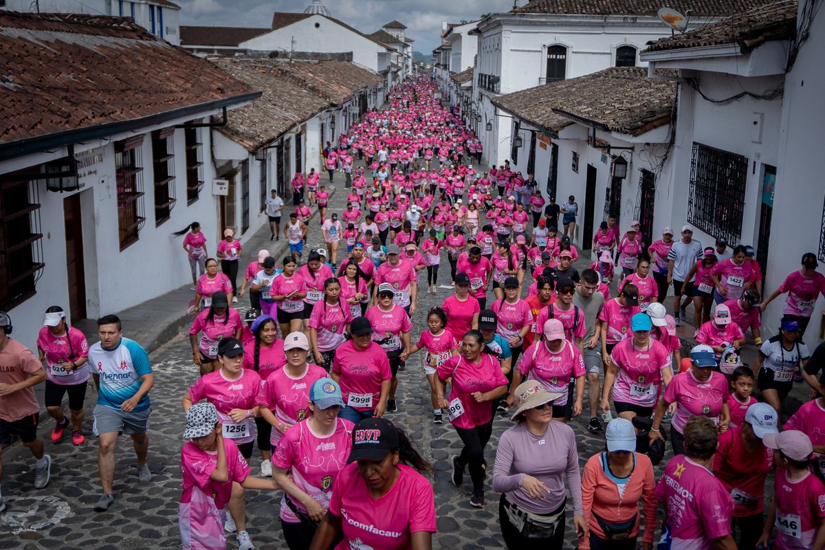 AlcaldiaPopayan's tweet photo. En el corazón de la Marea Rosa 2023, encontramos el latido fuerte y valiente de cada persona que se unió a esta causa. Cada paso y cada kilómetro se convirtió en una ola poderosa que dejó una huella imborrable en Popayán.

#YoCorroPor https://t.co/ftXtyumtK8
