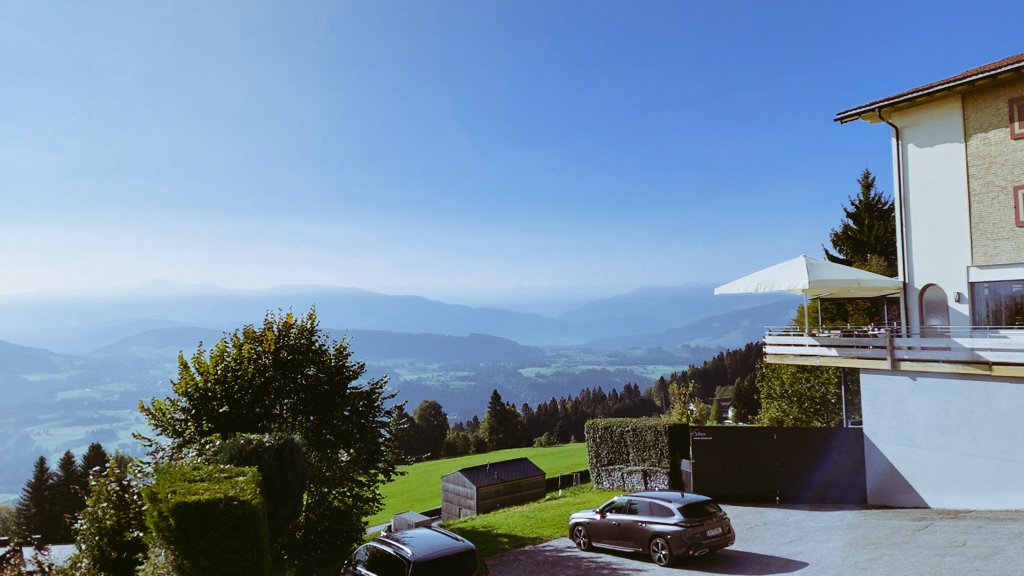 StPi_gors's tweet photo. Wanderung #Sulzberg #Grenzwanderweg #Österreich 10 km bei Kaiserwetter. #Urlaub #Herbst #wandern https://t.co/DbgH2AJvPm