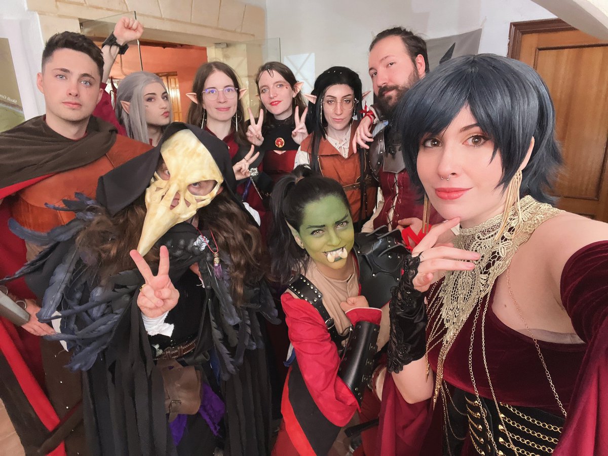 pnkVirus's tweet image. Casa Fontaine, desde Damara con amor 💎💗 gracias Cormyr @dracsiespases por acogernos!