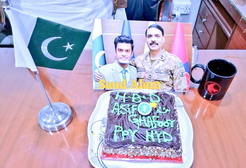 PpyHYD786's tweet photo. ♥️وقت کے بدلنے سے ____ دِل کہاں بدلتے ہیں♥️
♥️آپ سے مُحبت تھی ____ آپ سے مُحبت ھے♥️
#WeLoveGenAsifGhafoor
#peaceforchange
@AGFanOff https://t.co/g8rCpiw0Ce