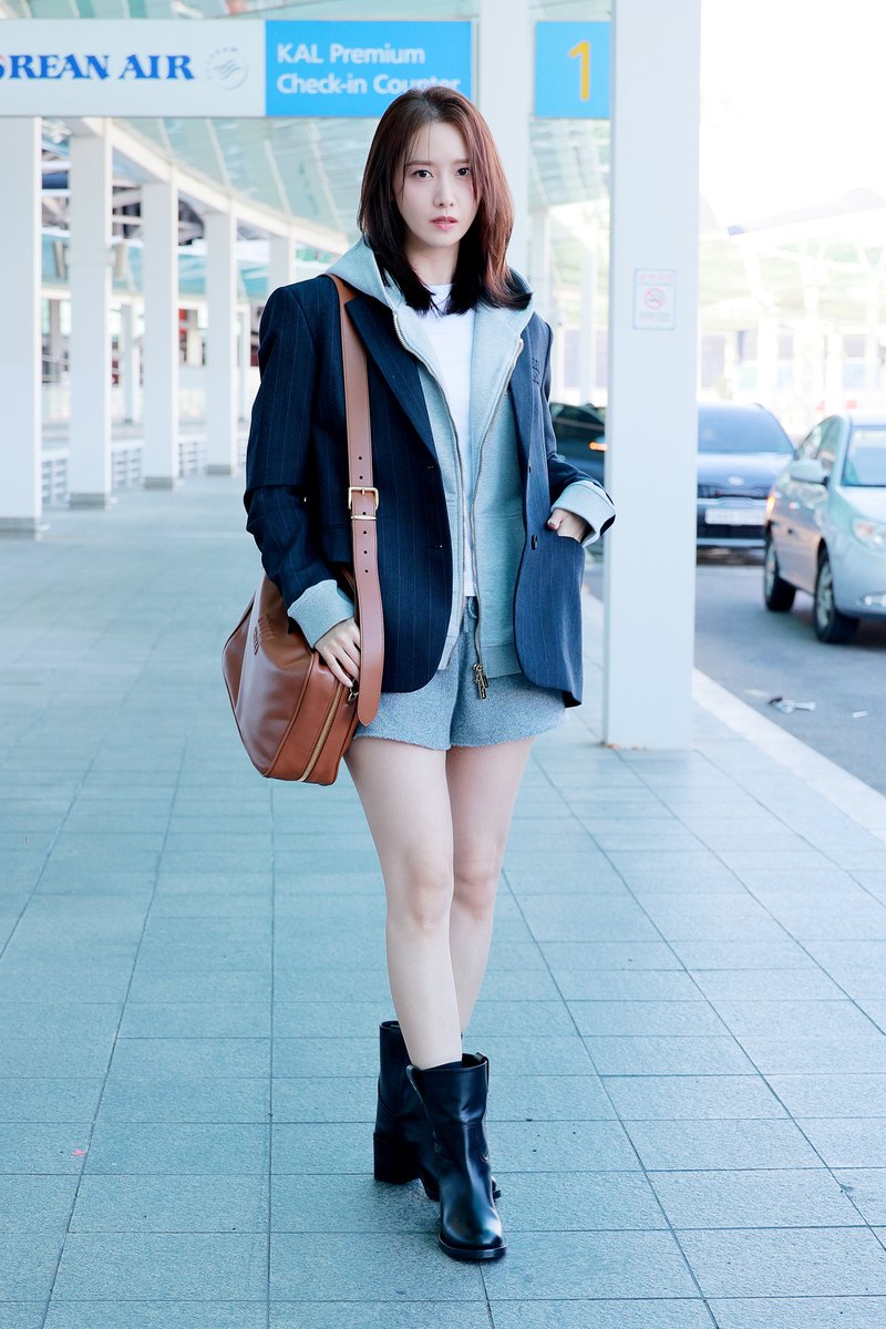 MIUMIUofficial's tweet photo. #YoonaLim in a full Miu Miu look off to Paris to attend Miu Miu Spring/Summer 2024 fashion show. 

#MiuMiu
#MiuMiuSS24 https://t.co/uf5jaRWVPo