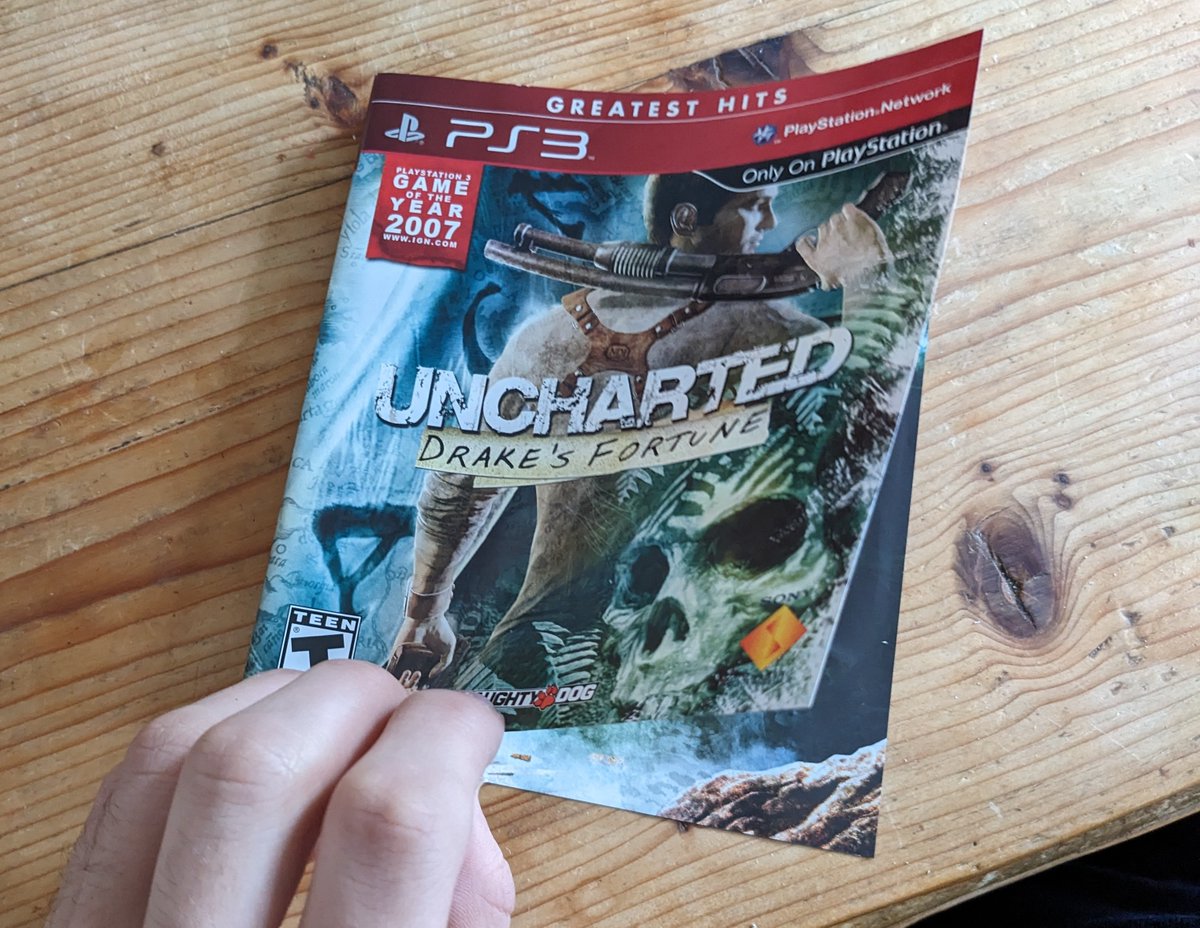 TheTedderTweet's tweet photo. Did anyone else know about this Easter egg on the inner side of the Uncharted insert?? https://t.co/GGyHB9RcS3