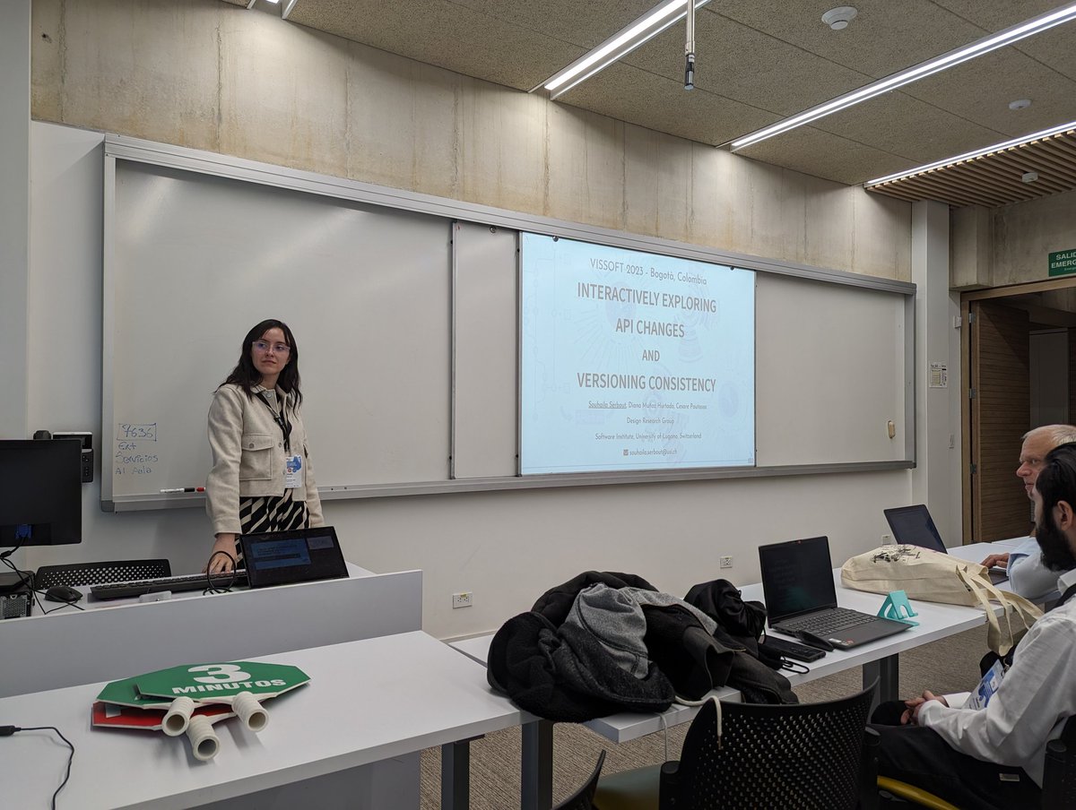 usisoftware's tweet image. .@SouhailaSerbout is presenting her visualization on API changes at #VISSOFT2023