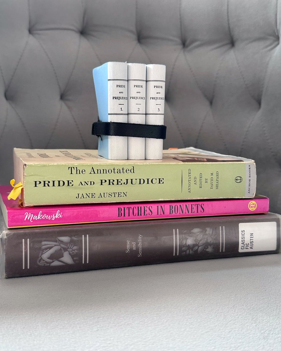 ClubGilmore's tweet photo. What's your favorite love story? Pride and Prejudice is a classic, but I love North and South by Elizabeth Gaskell too. 

And if we're talking modern romances, I really love the Bromance Book Club series.

#bromancebookclub #prideandprejudice #janeausten #northandsouth #elizabet https://t.co/AyArvsgrSn