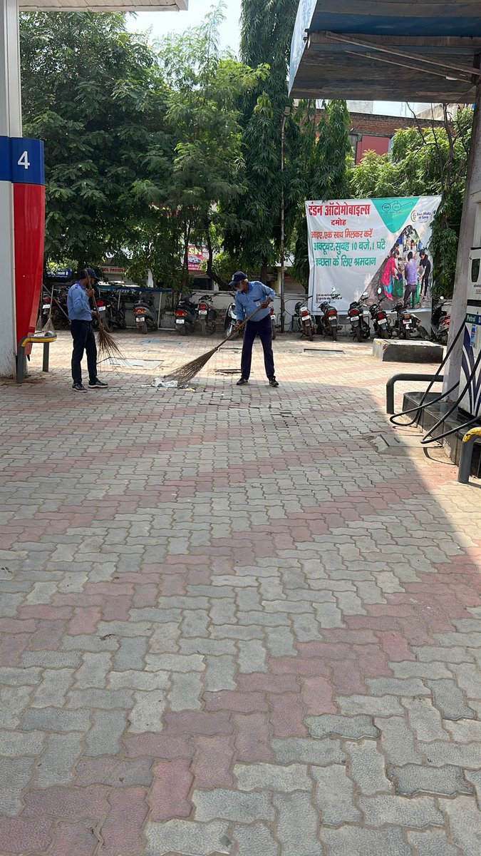 It gives you satisfaction when you give back to the society, such is the initiative #SwachhataHiSeva. Retail outlets under Sagar Sales Area pledged for the same and spread the cleanliness vibe all around their premises <a href="/Rg03Goel/">Rajeev Goel</a> <a href="/hpcl_retail/">Mera HP Pump</a> <a href="/HPCL/">Hindustan Petroleum Corporation Limited</a> #SwachhBharat2023