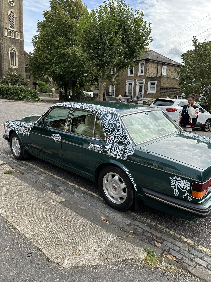 olaoluslawn's tweet photo. I painted my Bentley and it’s going in the official Bentley show room, Colours inspired by Nigeria, Happy Nigerian Independence Day My People 🇳🇬 https://t.co/smYPSokZvm