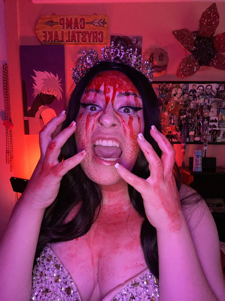 bianca_cosplays's tweet photo. Carrie White 🩸👑🩸 

Happy October 1st babez 🖤🎃🖤 https://t.co/Rfuy8B5aRI