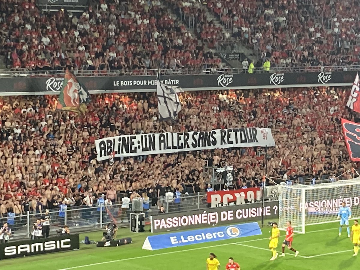 SimonReungoat's tweet image. #FCNantes Mattis Abline s’est mis à dos les ultras rennais, semble-t-il… Mais les insultes chantées par le RCK sont sifflées par une partie du stade.
