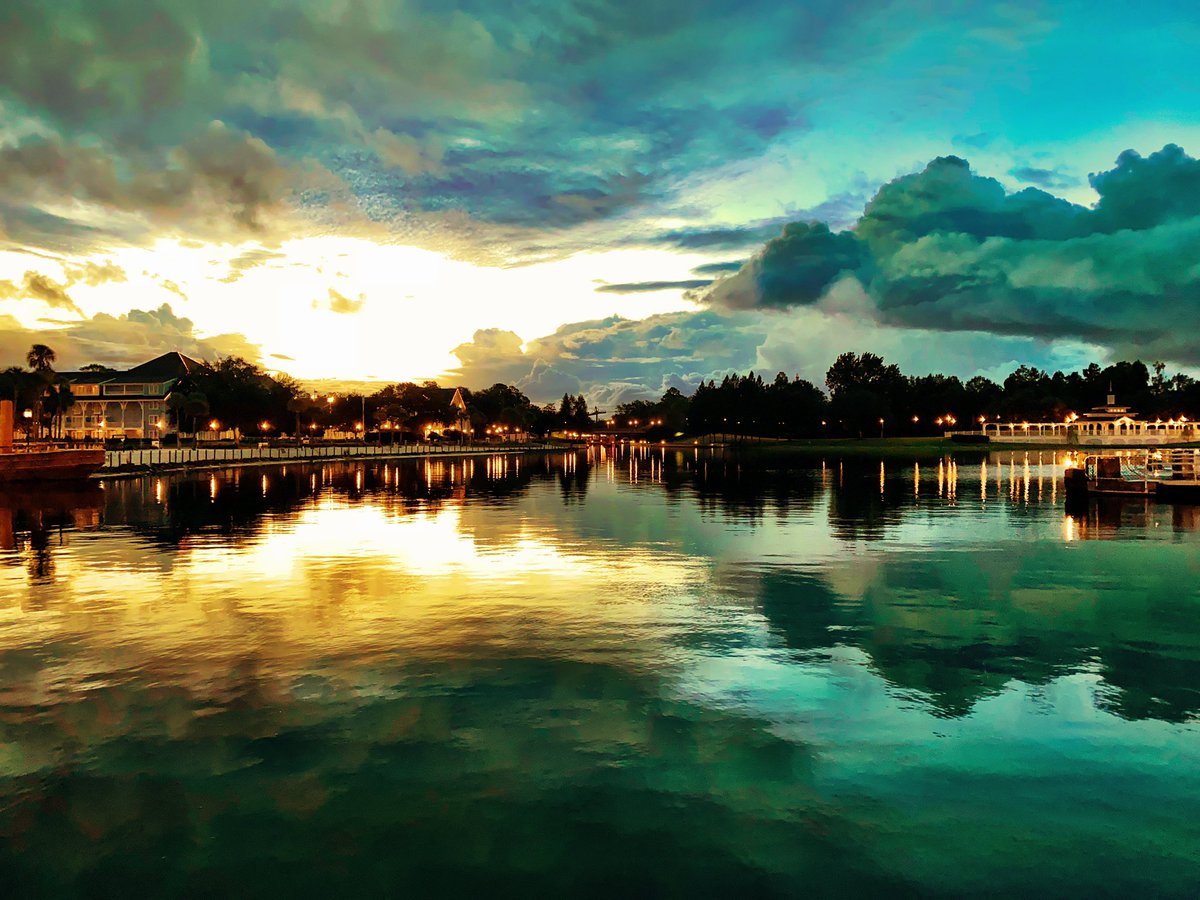 AxJaxDiz's tweet image. One more from pre- #retromagic. #YesFilter