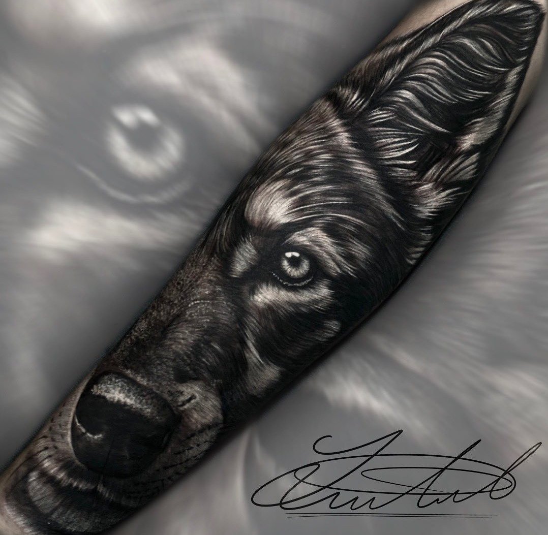 fabxchris's tweet photo. @ebcshines Este tatuaje 👀👀👀 https://t.co/1Ik0vQ1DwX