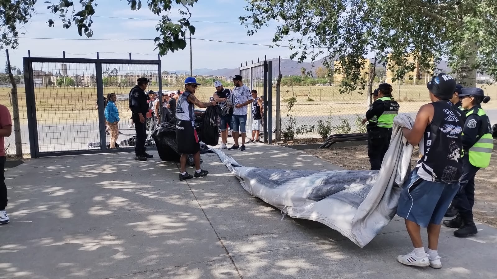 F7YIBpeWoAAUY4v?format=jpg&name=large