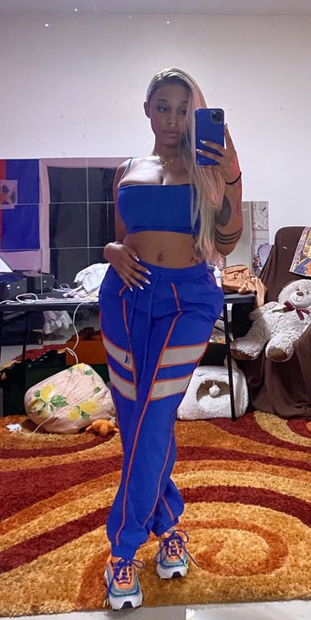 idk im pretty cute with hair https://t.co/b6FBZAPVDn