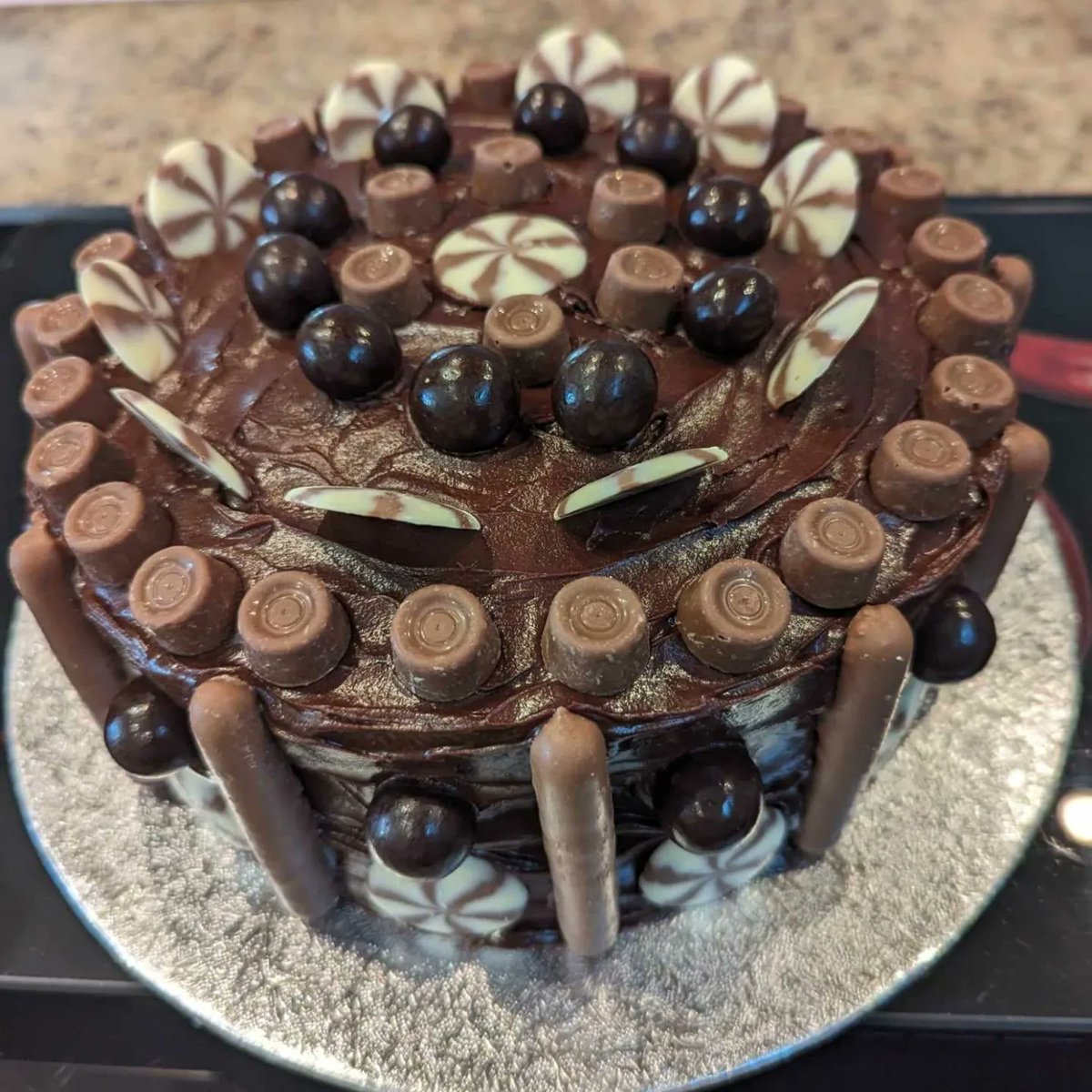 Wow! What an amazing coaching day with Chris Langworthy - a gold medal winning barbershopper and extremely talented musician!

Thank you, Chris, for your hard work, clear direction, and all those little hints and tips! Hope you like your cake, made by our Linda. 🥰