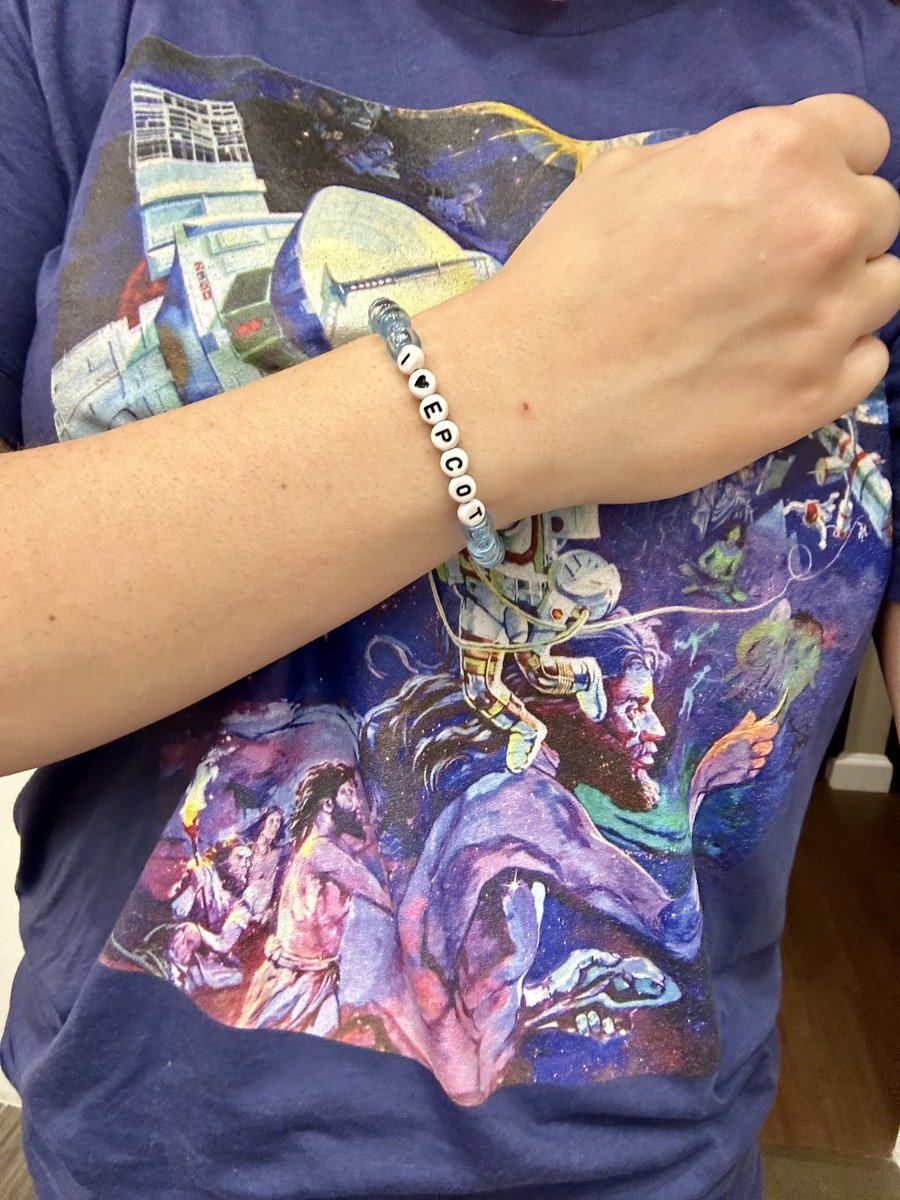 lisa_taylor's tweet photo. I really do 🩵🌐 ty for the bracelet @servoisnaked 🥰 #retromagic https://t.co/lpJNzQ9wSg