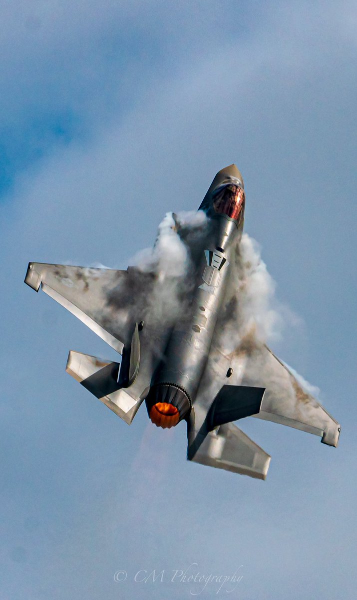 OC_Scanner's tweet photo. A small collection of @Pacific_Airshow shots from yesterday #PacificAirshow #HuntingtonBeach https://t.co/SpVwcrykZh