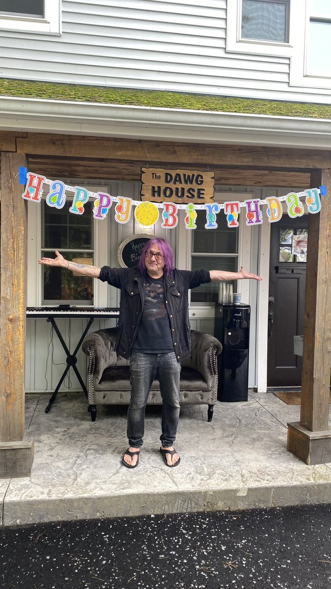Thanks to everyone who reached out w/ birthday wishes today! It’s the last show of the GGDS summer tour in Gilford, NH tonight !!!!!!