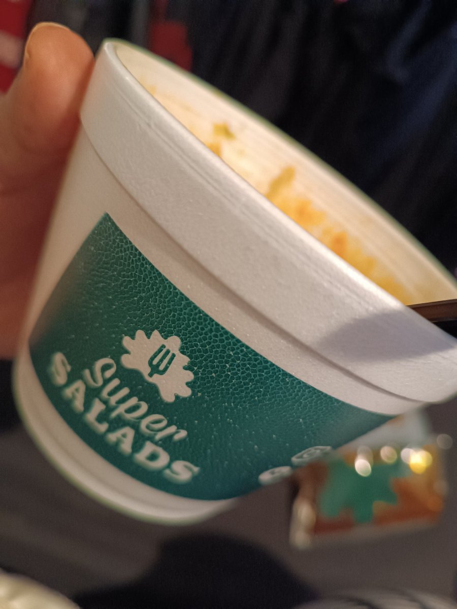 Biankich's tweet photo. @supersaladsmx 
Porque me mandan arroz crudo sin cocción... muy mal servicio #NuevoLaredo https://t.co/eQ0NnxQPxJ