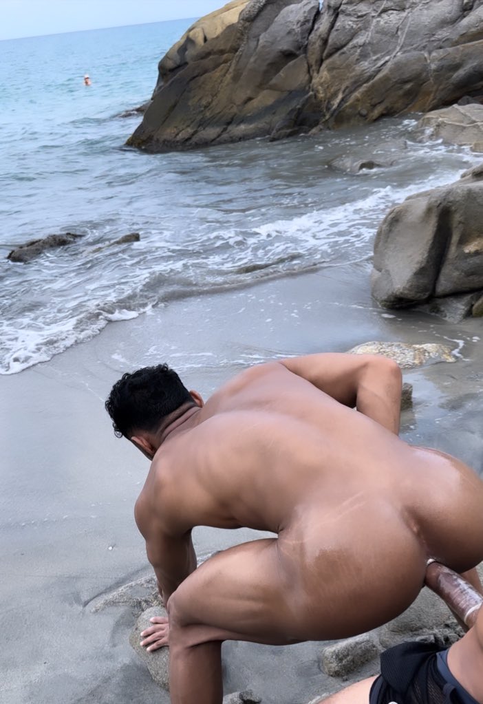 Mi culo llamaba gente en la playa, y llegaban a vernos culear 😱😱😱😈🍆🍑nuevo videito 😱😈