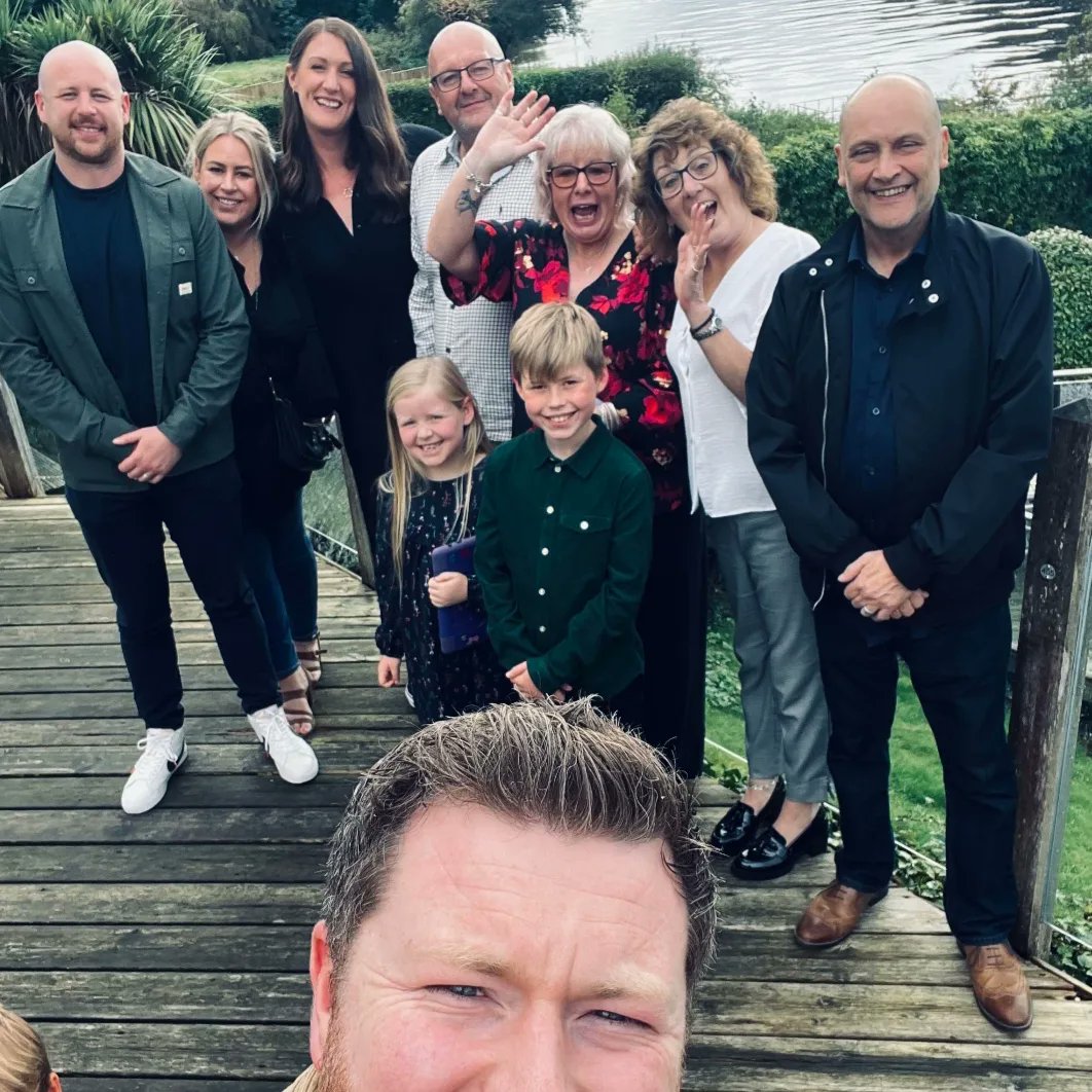 Ceryssully's tweet photo. The best afternoon spent with my nearest and dearest in a beautiful place, thank you all β€οΈ #thatcake #missyoumum https://t.co/NORGIERK2W