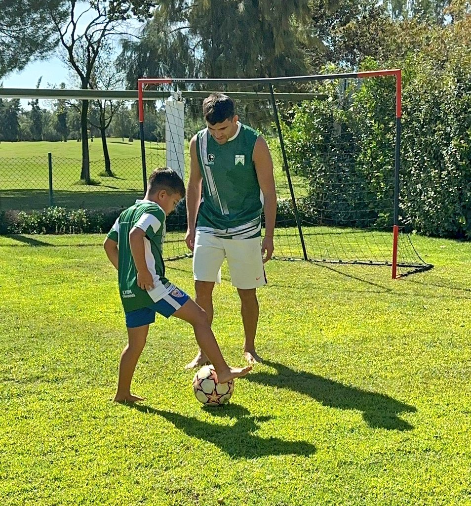 AcunaMarcos17's tweet photo. Feliz día a todos los hinchas de #Ferro 💚🤍 https://t.co/RY8TnrcqoS