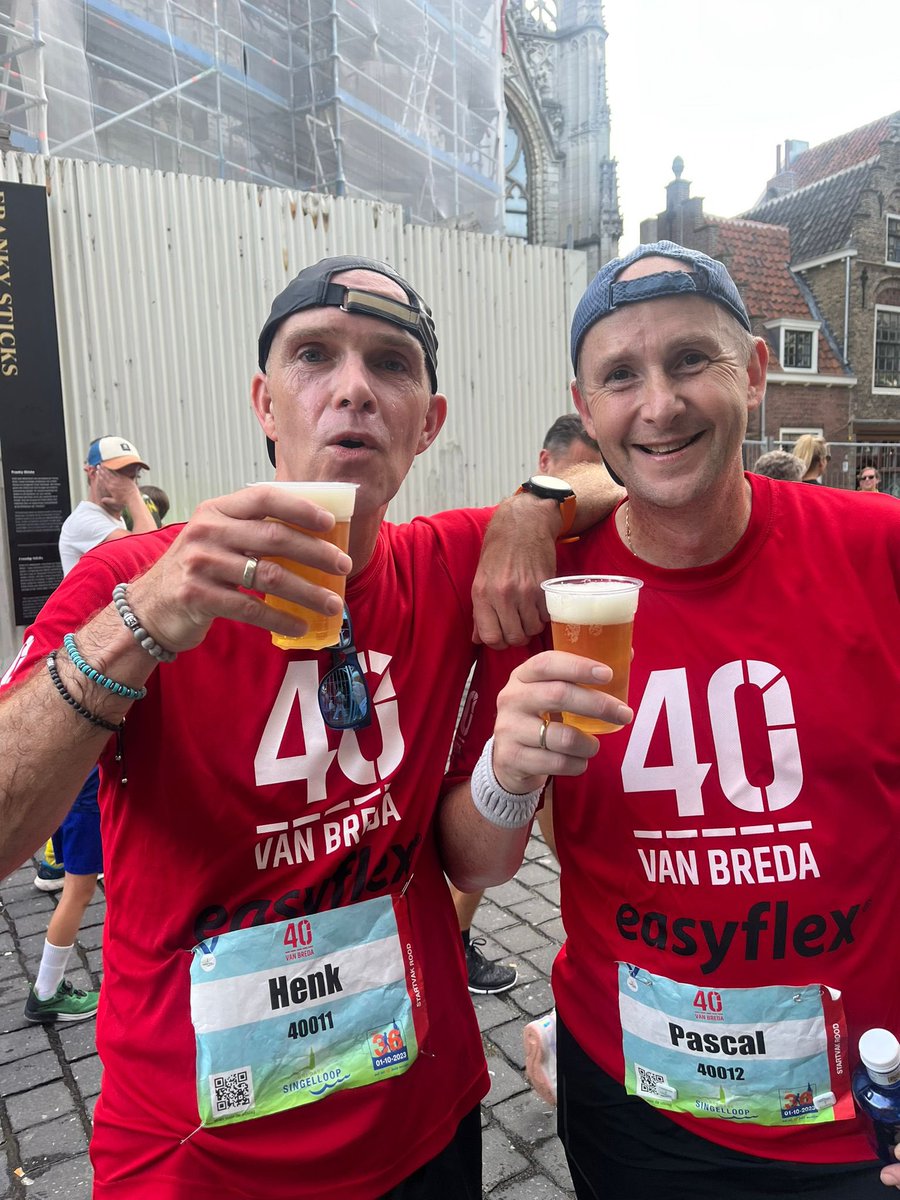 We did it 🎉 Alle afstanden met <a href="/loopmaatjes/">Loopmaatjes</a>  van de <a href="/40vanBreda/">40 van BREDA</a> tijdens de <a href="/SingelloopBreda/">Singelloop Breda</a> .  Ja het was #warm en we zijn een keer kapot gegaan maar dat hoort erbij.  Het was weer één groot feest <a href="/breda/">Gemeente Breda</a>