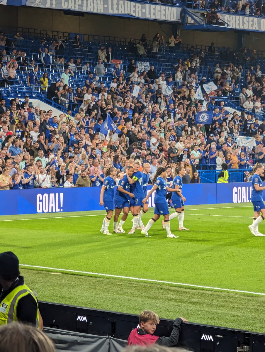 Cracking time at the bridge! @ChelseaFCW